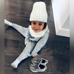 Matching set hat and neck warmer